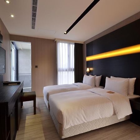 Hotel Cube Taichung Exterior photo