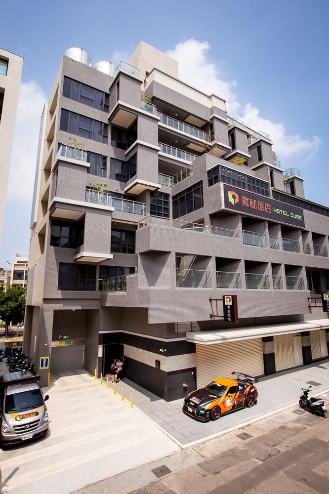 Hotel Cube Taichung Exterior photo