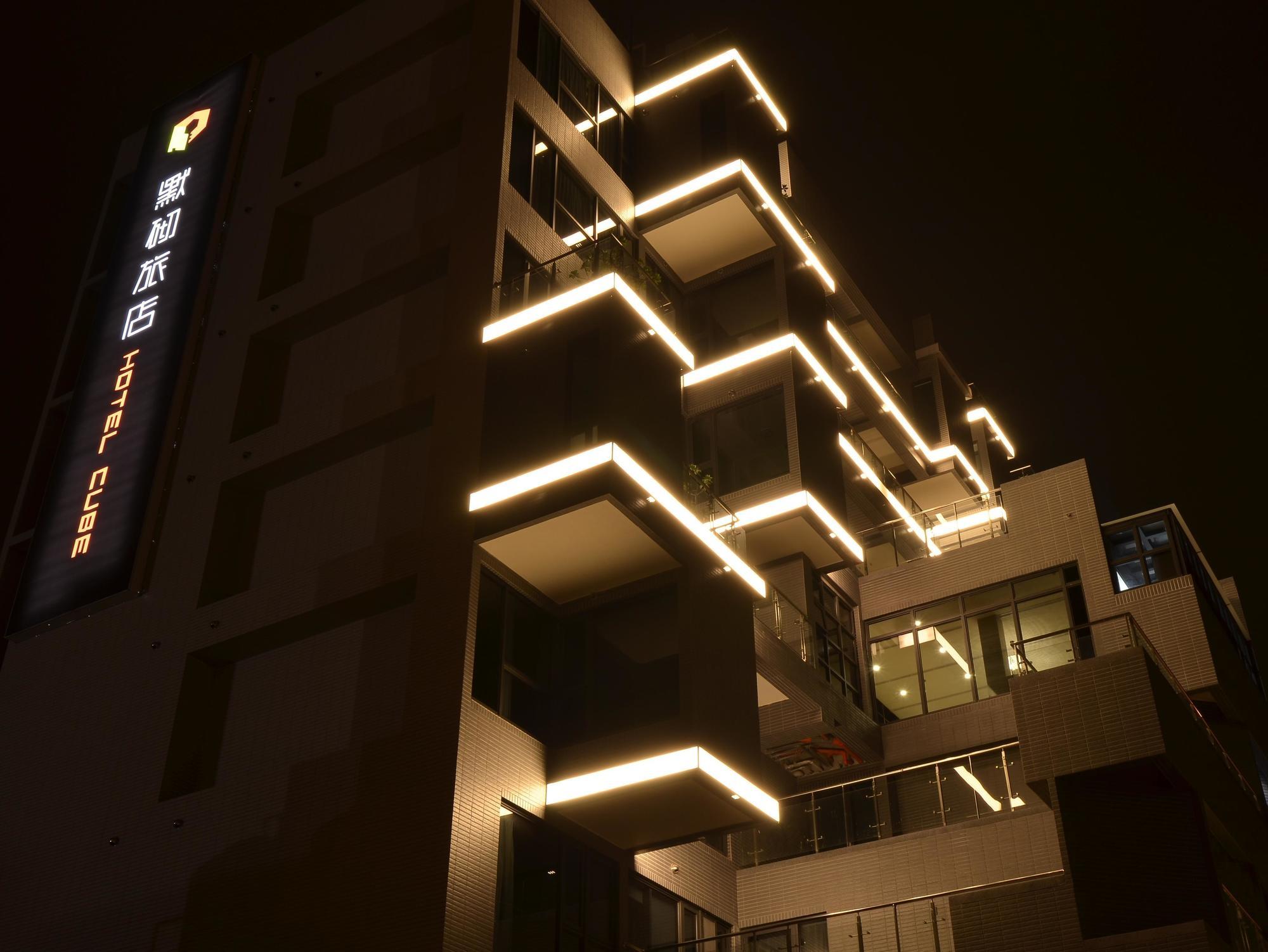 Hotel Cube Taichung Exterior photo