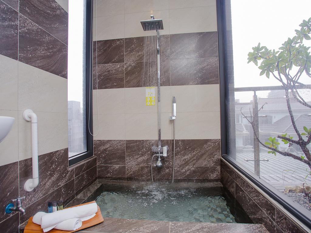 Hotel Cube Taichung Exterior photo