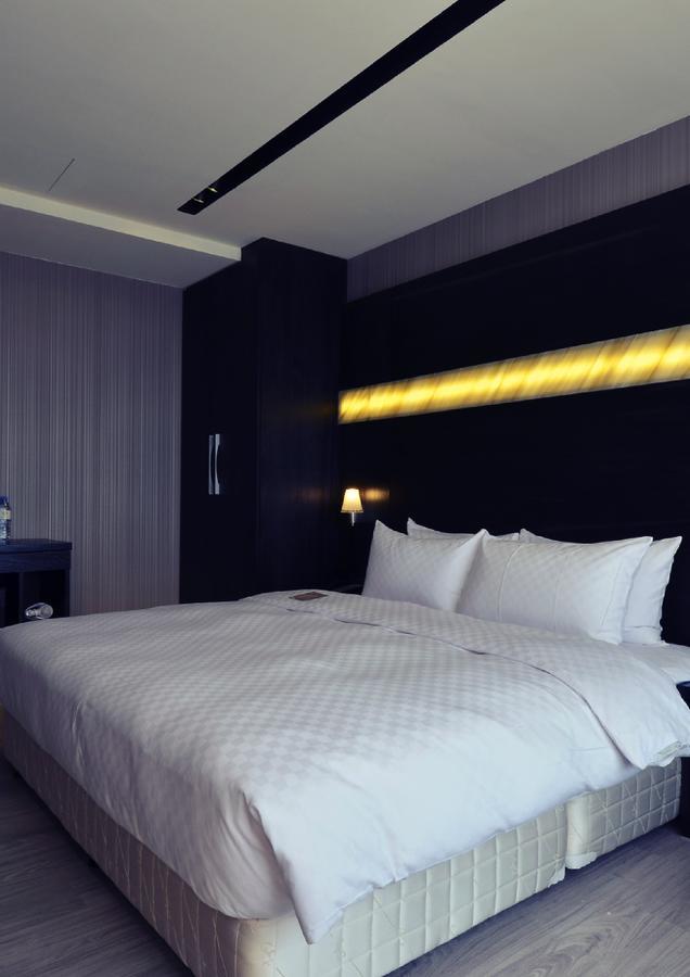Hotel Cube Taichung Exterior photo