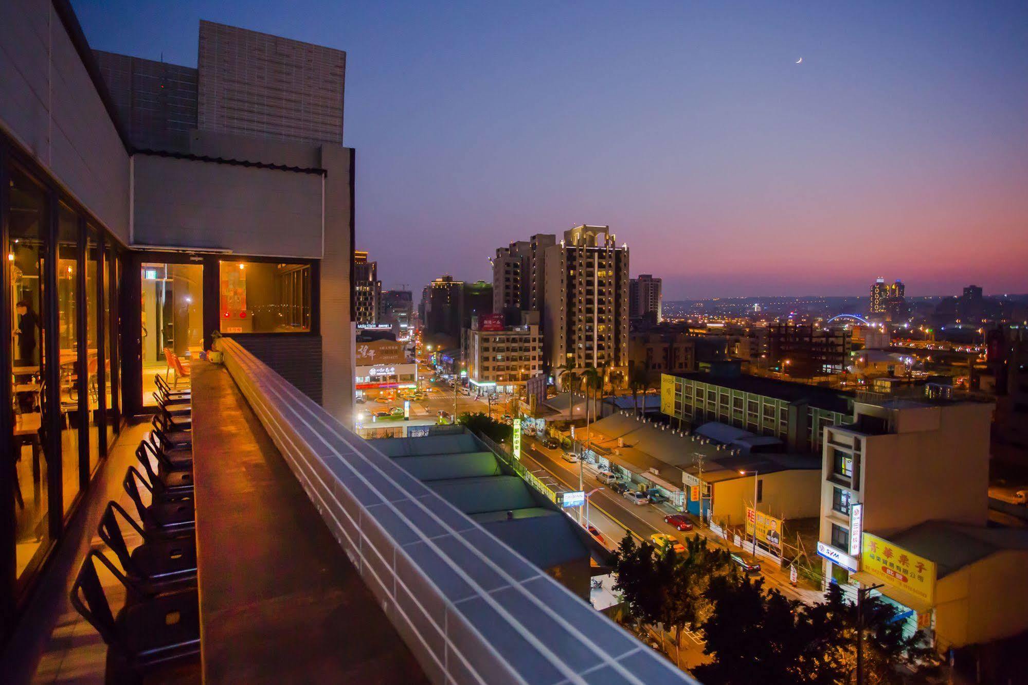 Hotel Cube Taichung Exterior photo