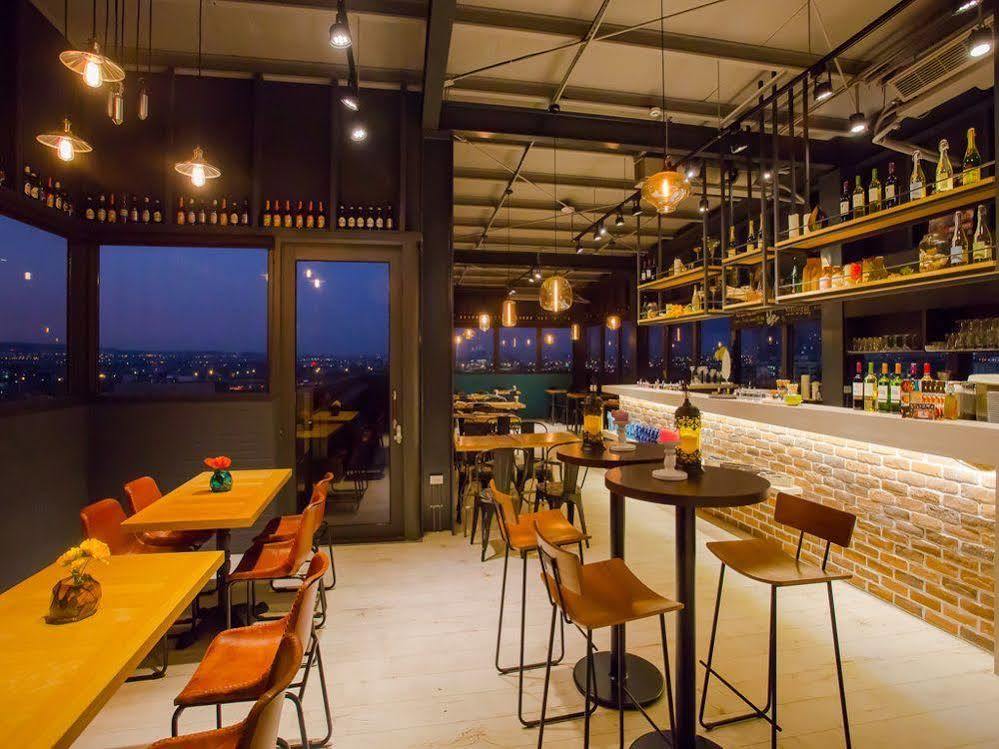 Hotel Cube Taichung Exterior photo