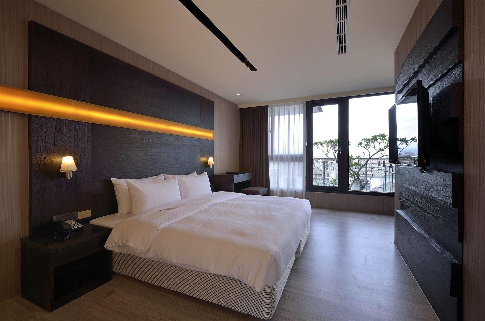 Hotel Cube Taichung Exterior photo
