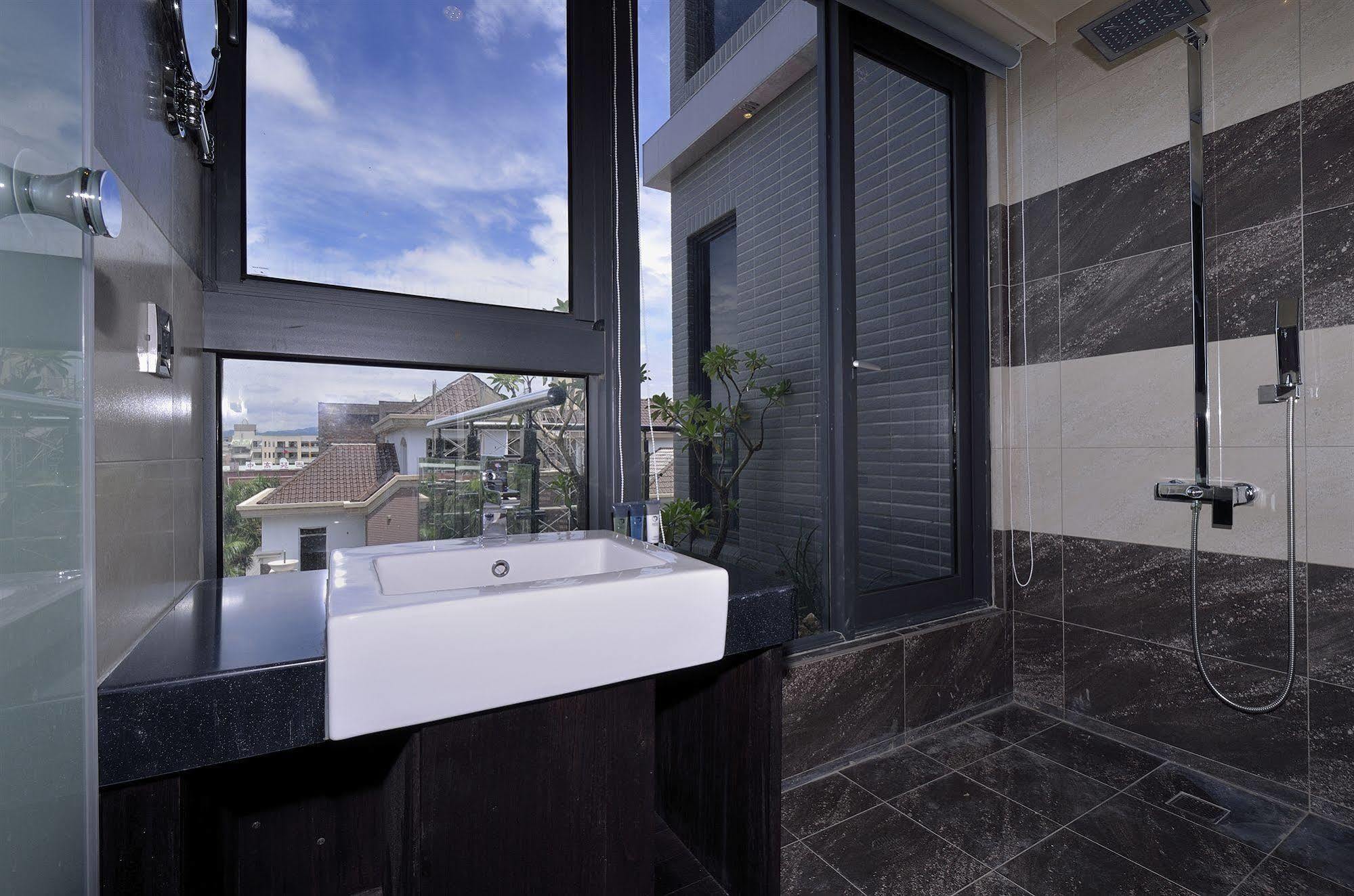 Hotel Cube Taichung Exterior photo