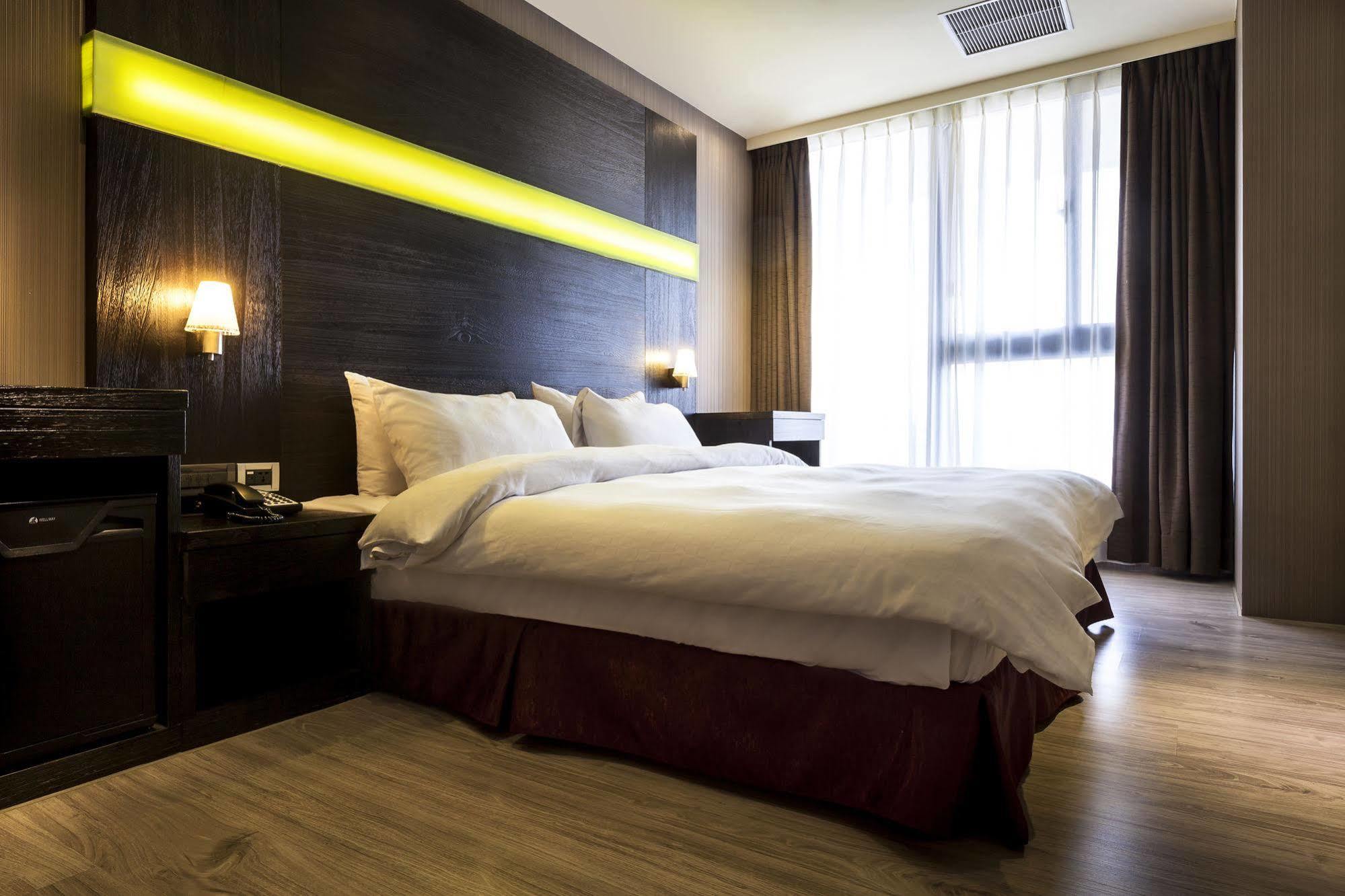 Hotel Cube Taichung Exterior photo
