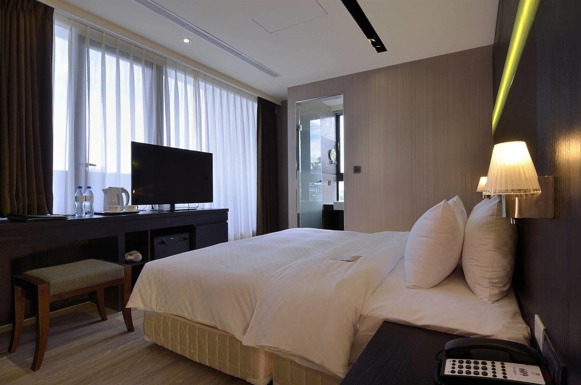 Hotel Cube Taichung Exterior photo
