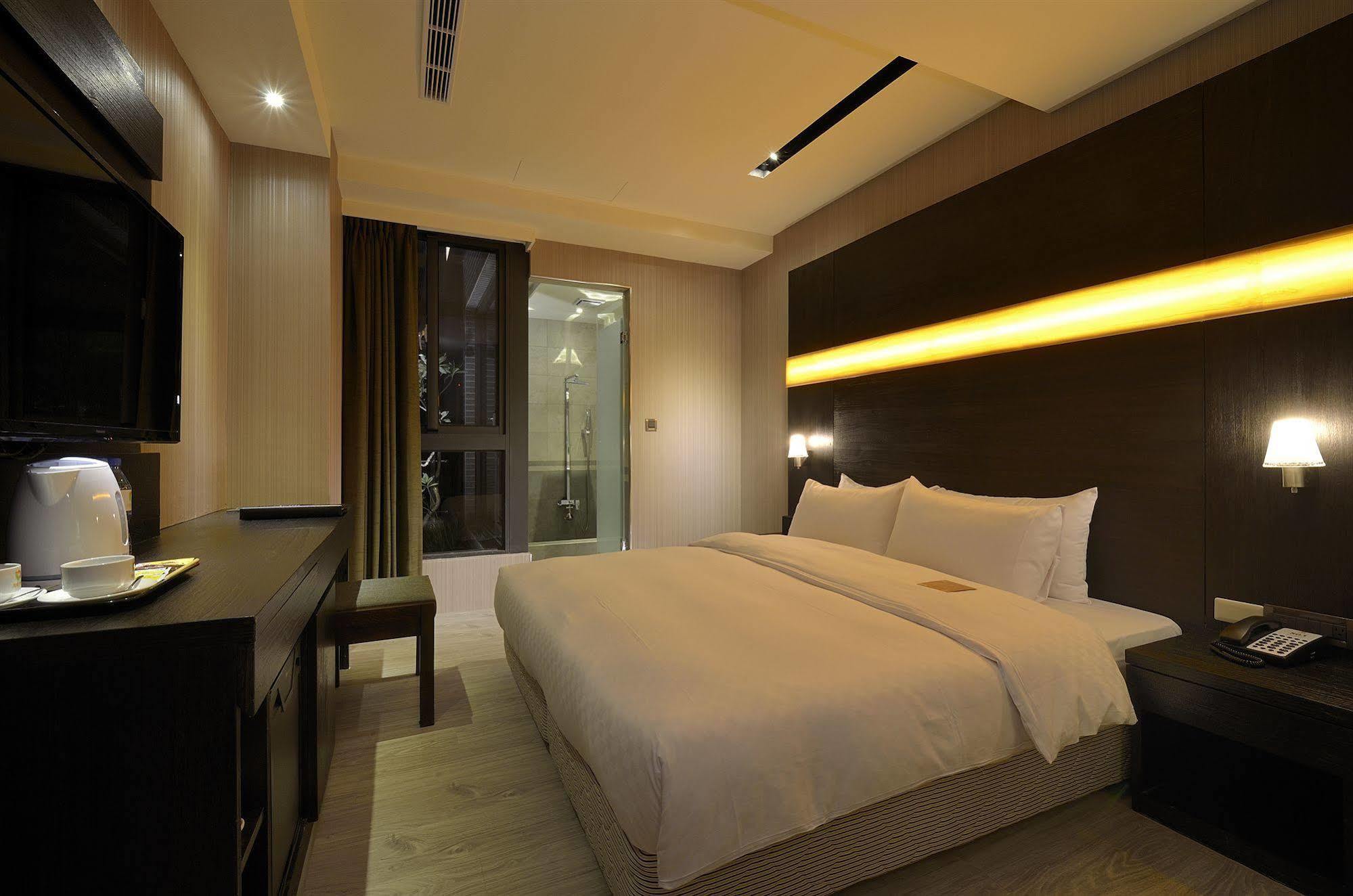 Hotel Cube Taichung Exterior photo