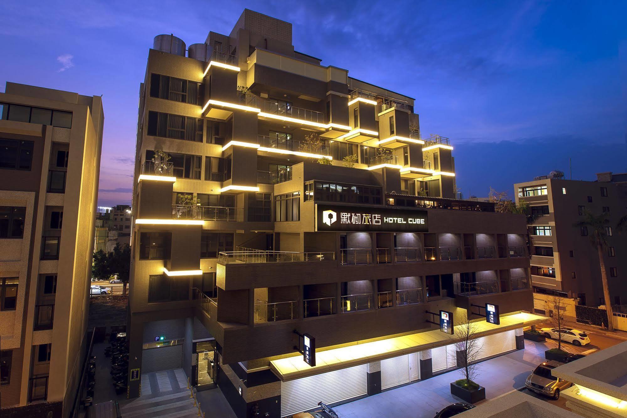 Hotel Cube Taichung Exterior photo